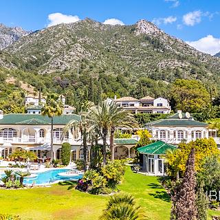 Prodej rodinného domu, 2100m&sup2;