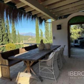 Prodej rodinného domu, 450m²