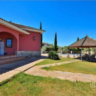 Prodej rodinného domu, 180m²