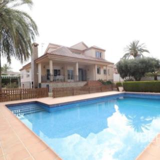 Prodej rodinného domu, 350m²