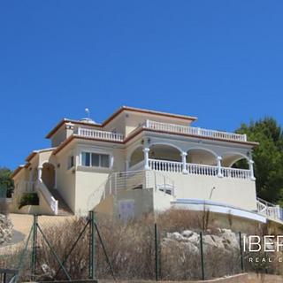 Prodej rodinného domu, 400m&sup2;