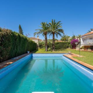 Prodej rodinného domu, 338m²