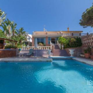 Prodej rodinného domu, 241m²