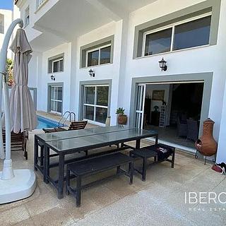 Prodej rodinného domu, 447m&sup2;