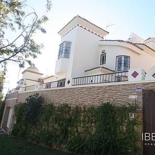 Prodej rodinného domu, 234m²