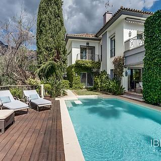 Prodej rodinného domu, 341m²