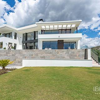 Prodej rodinného domu, 817m²