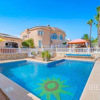 Prodej rodinného domu, 239m²