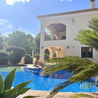 Prodej rodinného domu, 396m&sup2;