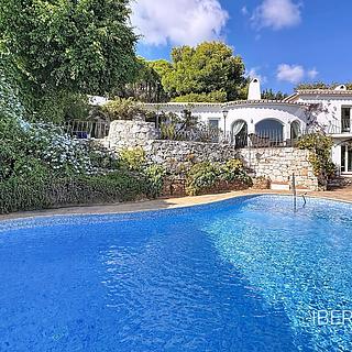 Prodej rodinného domu, 298m&sup2;