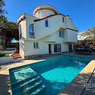 Prodej rodinného domu, 218m&sup2;