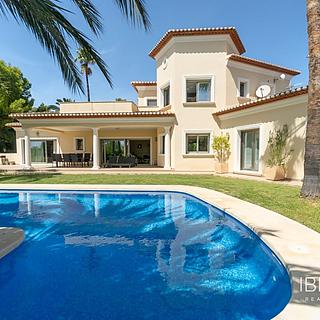 Prodej rodinného domu, 464m&sup2;