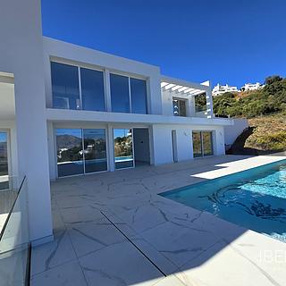 Prodej rodinného domu, 297m²