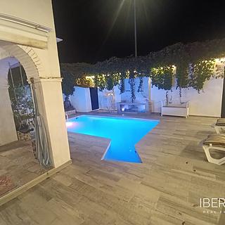 Prodej rodinného domu, 240m&sup2;