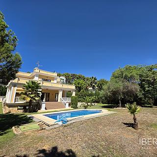 Prodej rodinného domu, 475m&sup2;