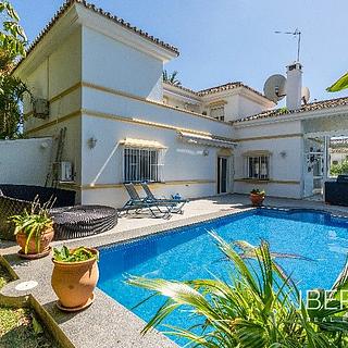 Prodej rodinného domu, 346m&sup2;