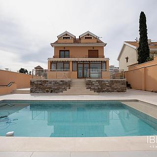 Prodej rodinného domu 380 m² ve Španělsku