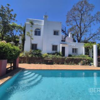 Prodej rodinného domu, 312m²