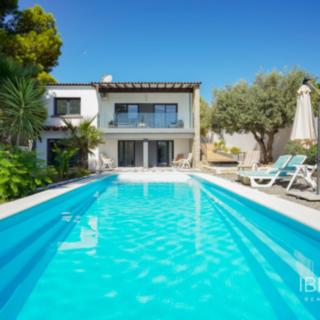 Prodej rodinného domu, 271m²