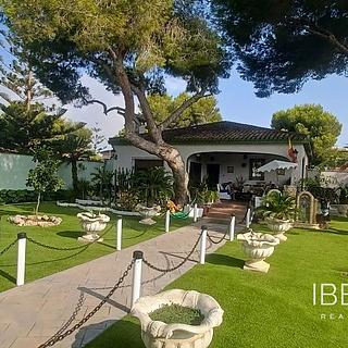 Prodej rodinného domu, 250m&sup2;