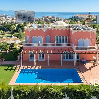 Prodej rodinného domu 1 033 m² ve Španělsku