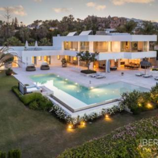 Prodej rodinného domu, 676m²