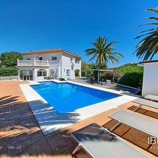 Prodej rodinného domu, 275m&sup2;