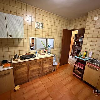 Prodej rodinného domu, 6485m²