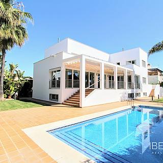 Prodej rodinného domu, 561m&sup2;