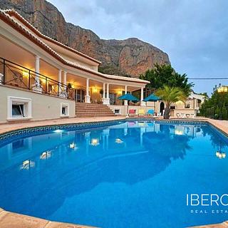 Prodej rodinného domu, 685m&sup2;