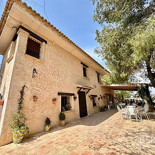 Prodej rodinného domu, 1000m&sup2;