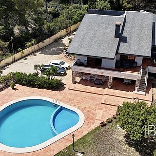 Prodej rodinného domu, 600m²