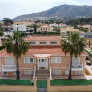 Prodej rodinného domu, 493m²