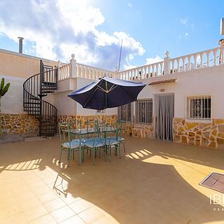 Prodej rodinného domu, 152m&sup2;