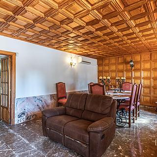 Prodej rodinného domu, 200m²