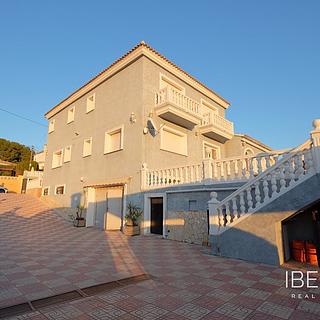 Prodej rodinného domu, 630m&sup2;