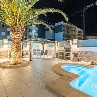 Prodej rodinného domu, 163m²