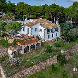 Prodej rodinného domu, 297m²