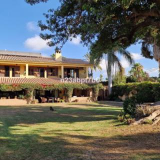 Prodej rodinného domu, 300m²