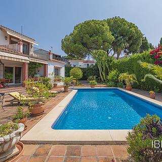 Prodej rodinného domu, 233m&sup2;