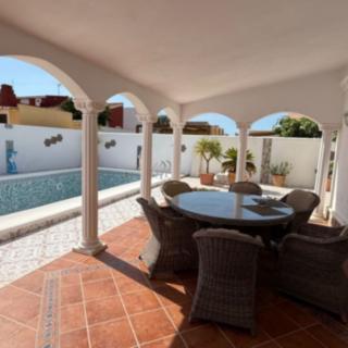 Prodej rodinného domu, 198m²