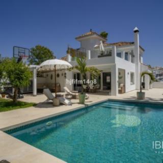 Prodej rodinného domu, 239m²