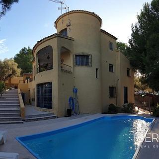 Prodej rodinného domu, 250m&sup2;