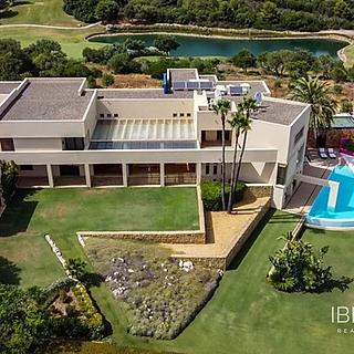 Prodej rodinného domu, 1900m&sup2;