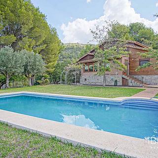 Prodej rodinného domu, 533m²