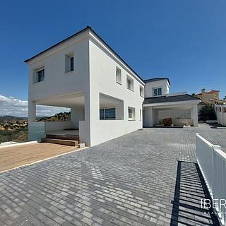 Prodej rodinného domu, 300m&sup2;