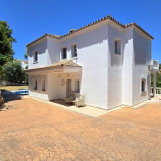 Prodej rodinného domu, 310m²