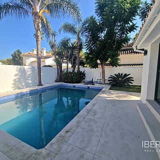 Prodej rodinného domu, 390m&sup2;