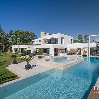 Prodej rodinného domu, 1373m&sup2;