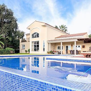 Prodej rodinného domu, 614m²